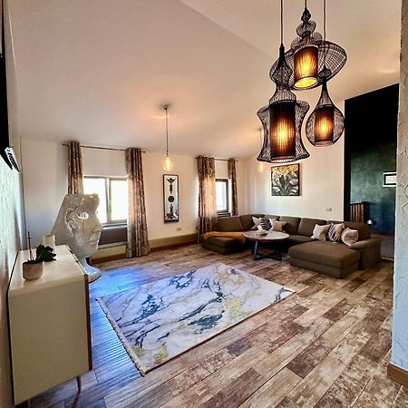 Madison Lake Villa 巴洛泰什蒂 外观 照片