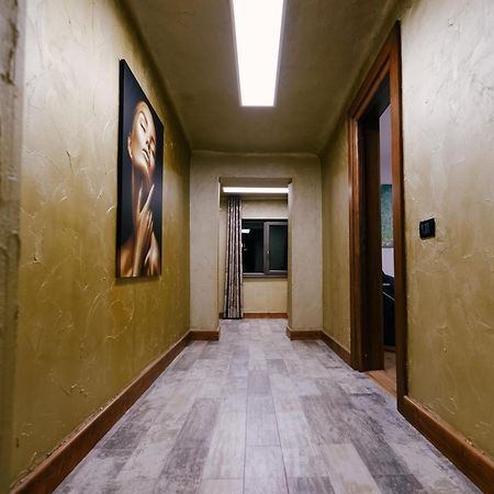 Madison Lake Villa 巴洛泰什蒂 外观 照片