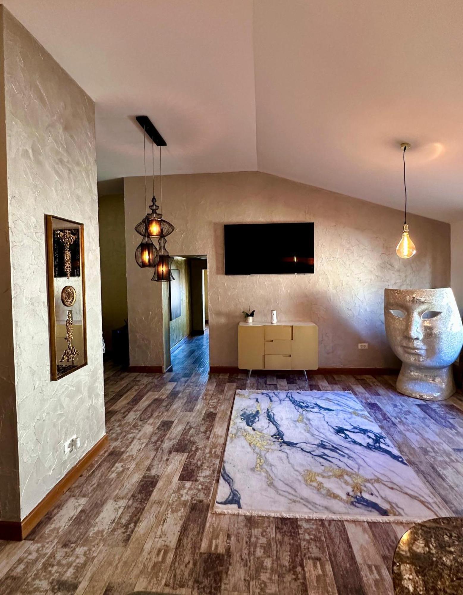 Madison Lake Villa 巴洛泰什蒂 外观 照片
