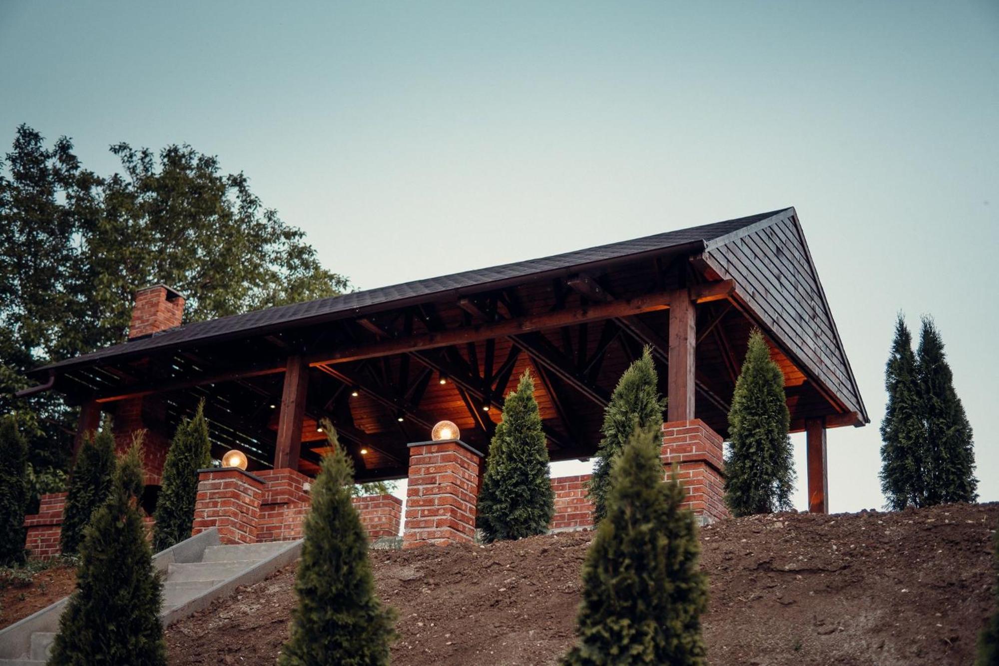 Madison Lake Villa 巴洛泰什蒂 外观 照片