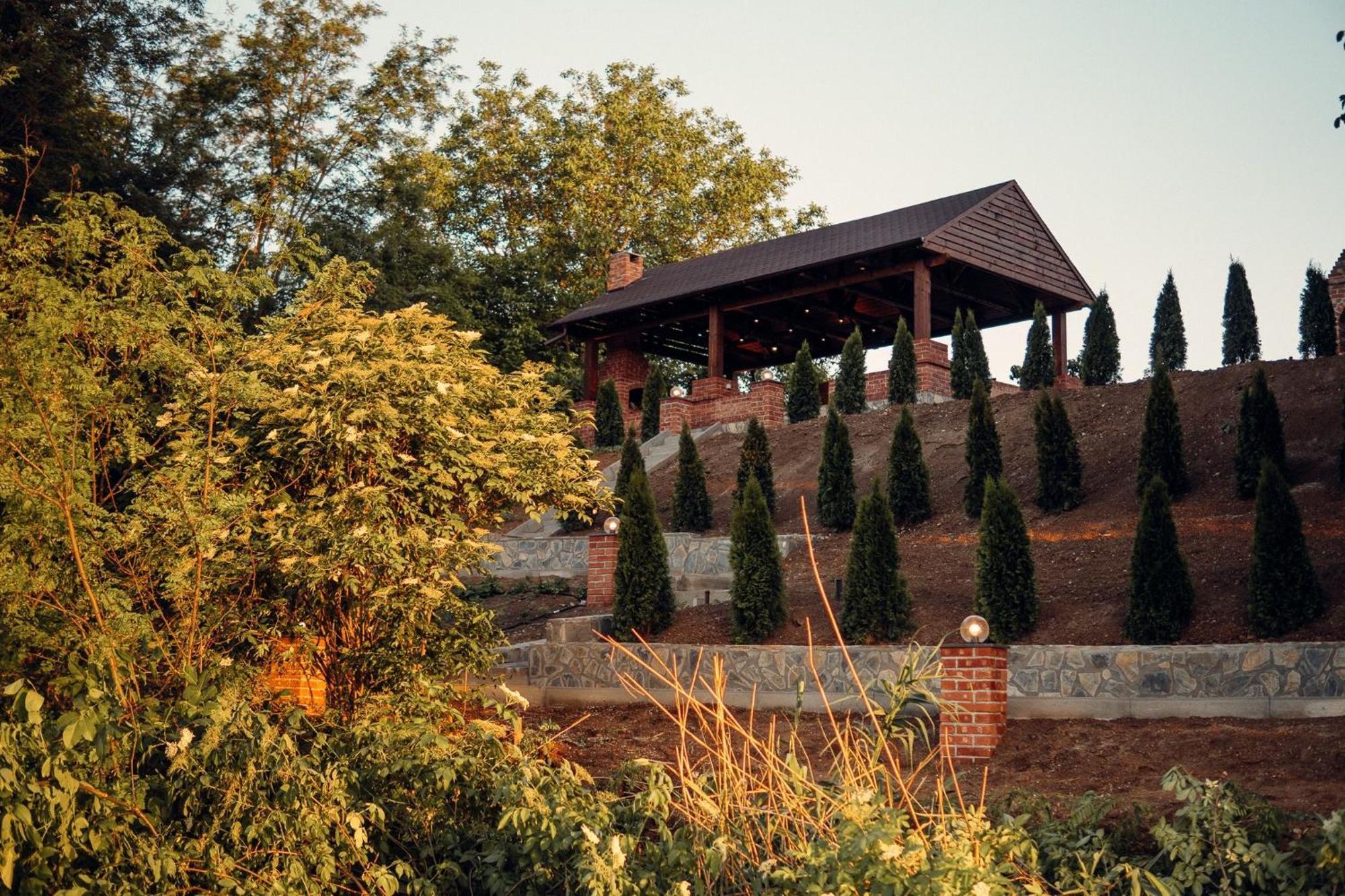 Madison Lake Villa 巴洛泰什蒂 外观 照片
