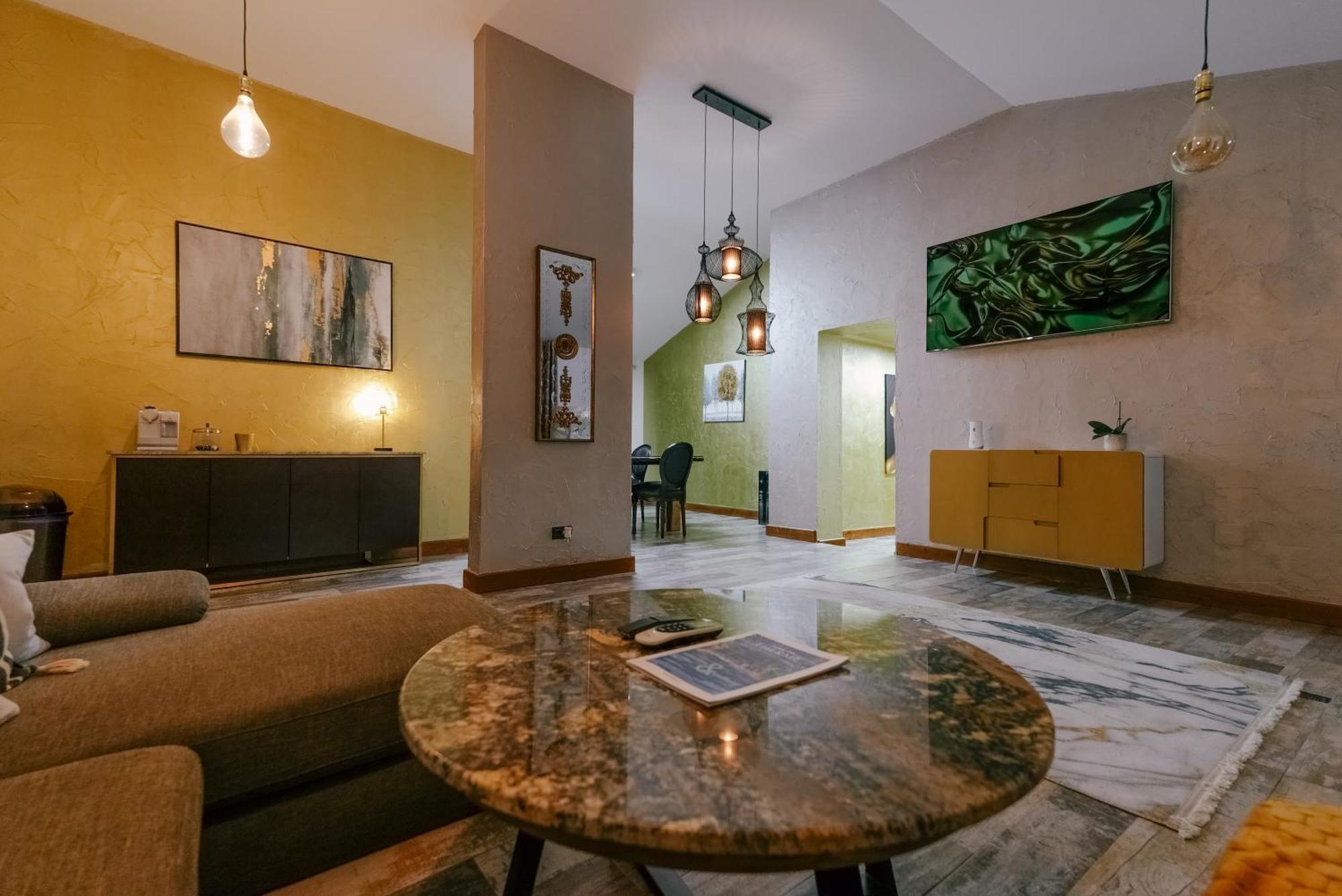 Madison Lake Villa 巴洛泰什蒂 外观 照片